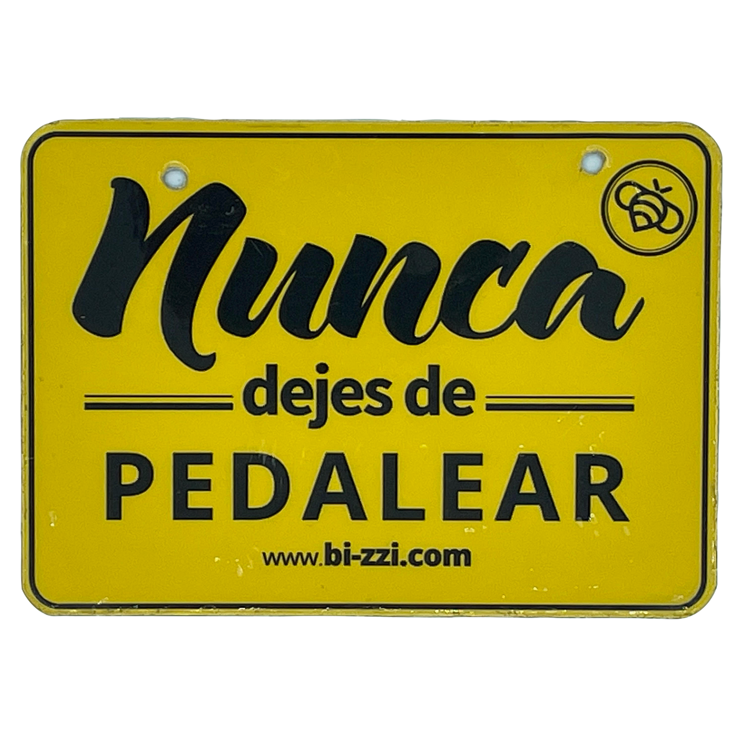 Bonita matrícula vintage para bicicleta de color amarillo, fabricado en metal con agujeros para colgar, en diferentes modelos.